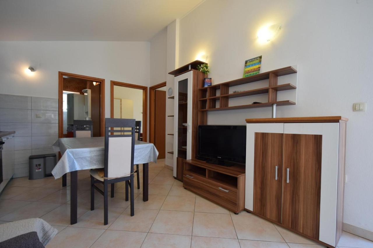 Holiday Home Pere Малинска Экстерьер фото