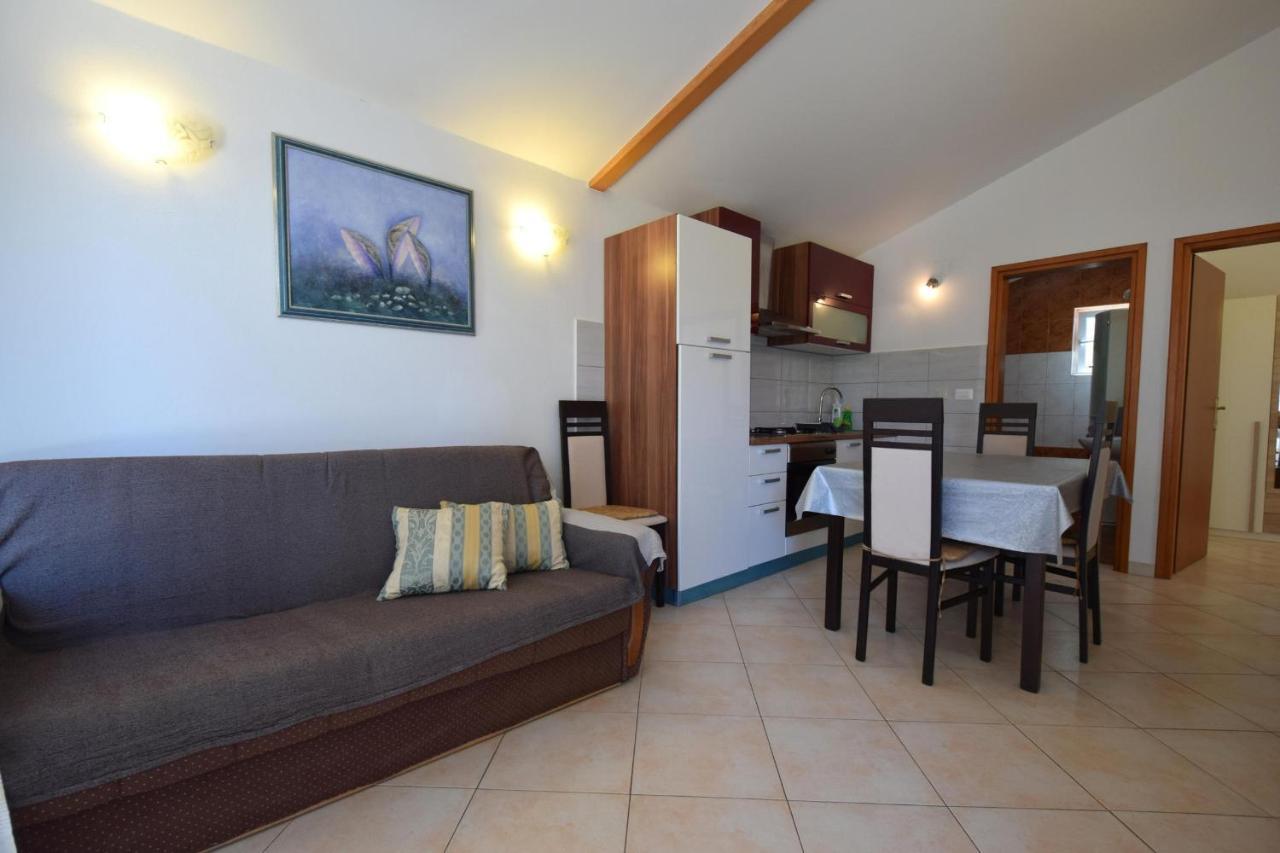 Holiday Home Pere Малинска Экстерьер фото