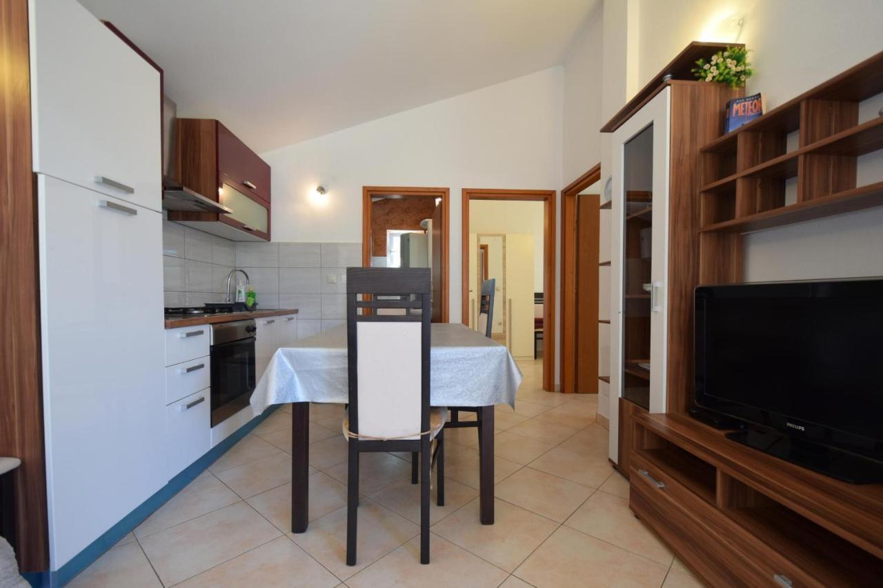 Holiday Home Pere Малинска Экстерьер фото