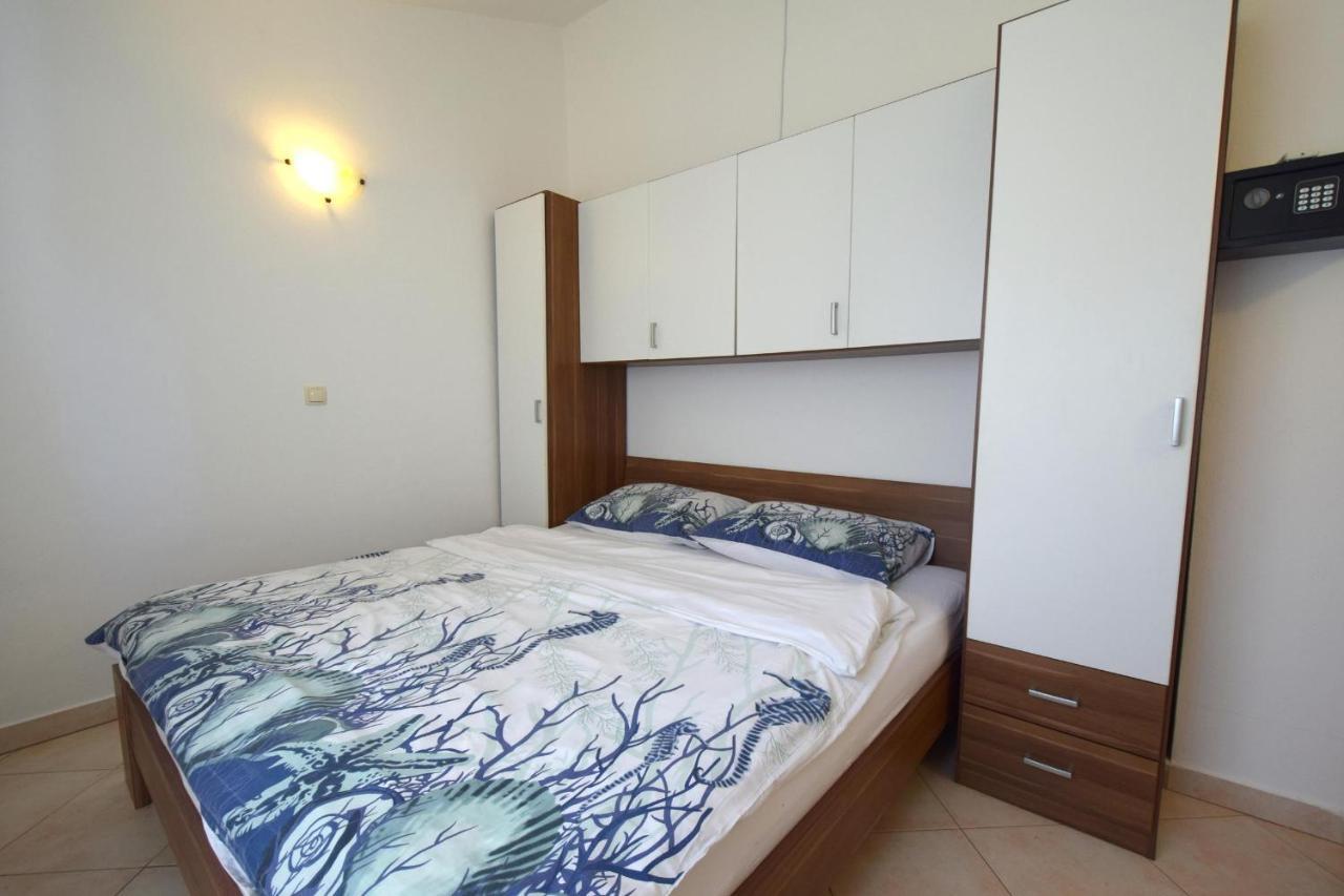 Holiday Home Pere Малинска Экстерьер фото